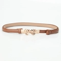 Cinturón fino de cuero marrón para mujer con elegante hebilla de doble rosa dorada - 608# Camello