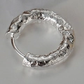 Minimalistische S925 Sterling Silber Creolen mit einer einzigartigen Knitterstruktur - Silber (Einzelstück) / 925er Silber