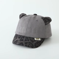 Détails des oreilles léopard et du tissu en daim gris doux sur la casquette de baseball enfant - 52cm (Recommandé 2-5 Ans) / Casquette de baseball / Gris
