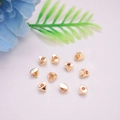 Gefacetteerde 14K goud gevulde tussenkralen voor DIY sieraden op een witte achtergrond - 3mm Zilveren Nuggets / 14K Goud