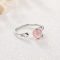 Anillo de gato plateado ajustable con una piedra redonda de cuarzo rosa fresa - Zorro de Platino con Piedra Rosa