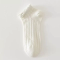 Chaussettes de ballet blanches en coton avec bords en dentelle et motifs ajourés - Rayures Verticales