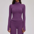 Eng anliegende dunkelviolette Yoga-Jacke mit Stehkragen und Daumenlöchern für Damen - Dunkelviolett