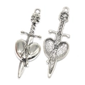 Ciondolo gotico in argento con teschio spada e cuore vista frontale e posteriore - A4-002-Spada Teschio Cuore / Argento Antico