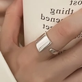 Detail of adjustable 925 sterling silver ring with geometric mirror-finish square plaque - J2525 Minimalist Rectangle Style