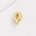 Makroansicht eines 3D Bubble-Buchstaben Q Anhängers mit polierter 18K Vergoldung - Q-Stil (5772646001927) / Nur Anhänger / Gold
