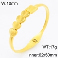 Bracciale rigido a cuore vuoto in acciaio inossidabile dorato con dettagli da 10mm - Stile Quadrato Cuore Texturizzato(KB210745-KSZ)