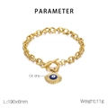 Detalle de pulsera de cadena chapada en oro de 18k con cierre OT y colgante de ojo turco - Dorado (KB183035-TJG)