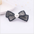 Détails de la barrette à cheveux avec perles bleu foncé, perle et base en alliage argent - Nœud Perlé Bleu Marine Petit 6.8cm