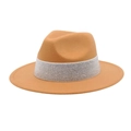 Klassischer khakifarbenem Filzhut mit breiter Krempe und silbernem Glitzerband - Größe M (56-58cm) / Camel (Weißes Band)