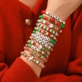 Weihnachtliches mehrlagiges Armband-Set mit bunten Tonperlen und festlichen Anhängern - SY0674-1 (12-Teiliges Set)