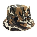 Detalle macro del sombrero de pesca de camuflaje con ojales metálicos y cordón SPORT - M (56-58cm) / Camuflaje Marrón Bosque (3#)