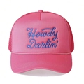 Cappellino trucker rosa con ricamo Howdy Darlin' blu e rete traspirante sul retro - Taglia unica / Rosa Rosso