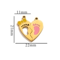 Détail du pendentif coeur plaqué or 18k avec empreintes de bébé et accents d'émail rose - Or-G3 Empreintes de Bébé