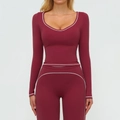 Set da yoga bordeaux attillato con top a maniche lunghe e leggings con profili bianchi - Taglia S / Top / rosso ciliegia