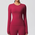 Detail of the crew neck and slim-fit texture of this burgundy long sleeve sports top - Carmine
