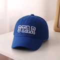 Ricamo dettagliato delle lettere STAR bianche su un cappellino da baseball blu navy per bambini - 52CM (Suggerito per 2-6 anni) / Blu