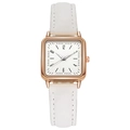 Détail du boîtier carré en or rose avec bracelet en cuir blanc et cadran à chiffres arabes - Blanc