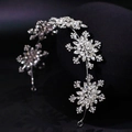 Serre-tête de mariée élégant avec flocons de neige en strass pour coiffure de mariage - Bandeau Flocon de Neige / Argenté