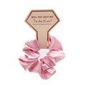 Chouchou en satin rose élégant sur carte avec message pour demoiselle d'honneur - Rose