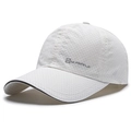 Weiße atmungsaktive Mesh-Baseballkappe mit reflektierenden Buchstaben und schnelltrocknend - Weiß
