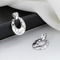 Pendientes geométricos irregulares con acabado martillado en plata de estilo moderno - Pendientes de Roca en Gota de Agua / Plateado