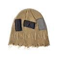 Detailaufnahme der Strickmütze im Distressed-Look mit Denim-Patches und weißen Nähten - M(54-58cm) / Khaki