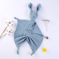 Détails du doudou lapin en mousseline de coton bleu avec une texture très douce - 30*30 cm / Lapin Bleu