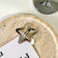 Silberne Stern-Haarklammer im Y2K-Stil mit polierter Metalloberfläche auf Karte - 4cm Glänzender Silberstern / 4cm / Hellsilber