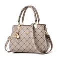Elegante borsa a mano beige stampata con dettagli dorati e ciondolo a fiori e perle - Acero chiaro & Naturale