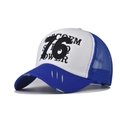 Détail de la casquette trucker bleue et blanche vieillie avec broderie 76 et filet - Bleu royal