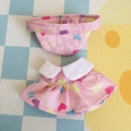 Zweiteiliges rosa Herzmuster-Puppenoutfit für 17 cm Plüsch-Vinyl-Anhängerpuppen - Passend für 17cm Puppe / Buntes Herz 2-teiliges Set (Oberteil + Rock) / Rosa