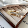 Barrette française en acétate beige marbré et marron avec détails en cristal - Abricot Crème