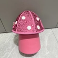Gros plan du sac à main champignon rose avec des strass étincelants et détails blancs - Rose Rouge