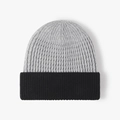 Gorro de punto de ochos bicolor gris y negro con dobladillo acanalado para invierno - Gris claro