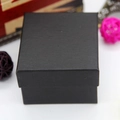 Elegante schwarze strukturierte quadratische Uhrengeschenkbox aus Premium-Kartonage - Standard Schwarz Box