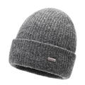 Dunkelgraue Strickmütze mit grobem Rippmuster und kleiner Metall-Logoplatte - Einheitsgröße / Dunkelgrau