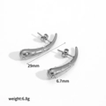 Detailansicht der 29mm gebogenen Silberohrstecker mit Kristallen und Maßangaben in Millimetern - Silber