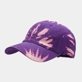Dettaglio della fantasia tie-dye rosa e viola sul cappellino da baseball in cotone con visiera - Regolabile / Viola