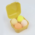 Set de 4 esponjas de maquillaje suaves en estuche amarillo para una aplicación uniforme - Caja de Color de 4 Rejillas Serie Amarilla
