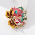 Venetian mask brooch with white glaze, pink enamel details and golden maple leaf - Pink