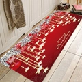 Paillasson de Noël en flanelle rouge avec vœux festifs sur un sol en bois clair - Rouge (Étoiles et Vœux)