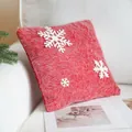 Rotes Weihnachts-Plüschkissen mit weißen Schneeflocken für eine gemütliche Dekoration - Kleines Schneeflockenkissen (28x28cm) / Rot