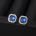 Elegante zilveren vierkante oorknopjes met donkerblauwe edelsteen en zirkonia diamanten - Saffierblauw