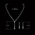 Elegante set di collana e orecchini con strass e dimensioni su sfondo nero - Stile Clip per Orecchio 446