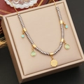 Silberne Perlenkette mit goldenem Blumenanhänger und türkisen Augenanhängern - Goldene Blume Blau Grüner Anhänger Stil (3#)