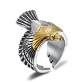Anello da uomo a forma di aquila in acciaio bicolore con piume incise e design regolabile - US 7 / Oro e Argento