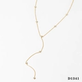 Dettaglio della collana a Y dorata con sette pietre di zircone e catena sottile lucida - Oro (D1341)