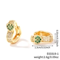 Gouden hart oorbellen met groene en witte zirkoon met 1,3 cm lengte indicatie - Groene Hart Stijl (E03319-1)