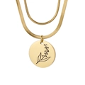 Collier double rang en titane doré avec pendentif rond gravé d'un muguet artistique - Mai-Or (Muguet)